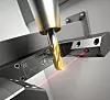 Das laserbasierte Messsystem Lasercontrol NT erfasst in Sekundenschnelle Ausbrüche ab 5µm entlang der Werkzeugschneide.