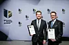 Olaf J. Müller (rechts), CEO der LMT Group und Division President Fette Compacting, gemeinsam mit Volker Reinsch (links), Leiter der Kommunikation und des zentralen Marketings der Gruppe bei der Preisübergabe.