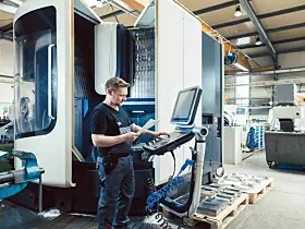 Platz 1: Maschinenbau Seit 2023 ist die größte Abnehmerbranche der Maschinenbau, mit 30,1 Prozent. Hier produzieren die Werkzeugmaschinen teils sich selbst, aber auch andere Produktionsmaschinen, zum Beispiel für die Textilverarbeitung oder die Chemieindustrie.
