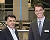 Heinrich Haumer (links) und Stephan Witt,Geschäftsführer von WaldrichSiegen, imHintergrund die neue ProfiMill.