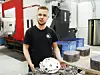 Moritz Sammer von der BL Lasertechnik ist begeistert vom Bearbeitungszentrums Acura 65 Marathon.