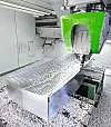 Mit der neuen Portalfräsmaschine FZ33 compact fertigt Quast Praezisionstechnik komplexe Bauteile kleinerer und mittlerer Größe äußerst genau und wirtschaftlich.