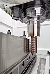 Mit einem von Starrag selbstentwickelten und für die Hochleistungszerspanung (HPC) ausgelegten Hartmetallfräser „Cylindrical Endmill Cutter Ø40 R1.24“ (18 Zähne) realisierten die Frässpezialisten ein Zeitspanvolumen von 1.516 cm3/min.