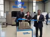 DN Solutions eröffnet das neue Additive Solutions Center Europe in Gütersloh. Abgebildet sind v.l.n.r.: Markus Kottmann (Erster stellvertretender Bürgermeister der Stadt Gütersloh, CDU), Soonhyo Kwon (Leiterin Additive Manufacturing Korea bei DN Solutions) und Dr.-Ing. Vino Suntharakumaran (Vice President Additive Solutions bei DN Solutions).