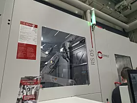 Das Bearbeitungszentrum C12 GEN 2 mit Roboter RS 05-2.