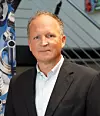 Für den Geschäftsführer der Wilhelm Schauerte GmbH & Co. KG, Stefan W. Schauerte, ist KI im Moment wichtig, um Routinetätigkeiten zu reduzieren und so Kapazitäten für anspruchsvollere Aufgaben freizusetzen.