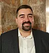Peter Bauer, Vertriebsleiter bei der Gewatec GmbH & Co KG, sieht durch KI Anwendungsfelder entlang der gesamten Wertschöpfung, betont aber, dass der entscheidende Lernprozess im Betrieb stattfinden muss.