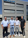 Persönliches Treffen am Produktionsstandort von Bedrunka+Hirth in Bräunlingen (v. l. n.r. Ludwig Kellner (B+H CEO), Jürgen Widmann (EVO CEO), Jonas Rohart (B+H, Anwendungstechnik), Lukas Stocker (B+H, Vertriebsleitung).