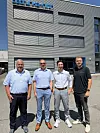 Persönliches Treffen am Produktionsstandort von Bedrunka+Hirth in Bräunlingen (v. l. n.r. Ludwig Kellner (B+H CEO), Jürgen Widmann (EVO CEO), Jonas Rohart (B+H, Anwendungstechnik), Lukas Stocker (B+H, Vertriebsleitung).