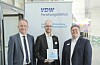 Verleihung des Preises Forschungsprojekt des Jahres 2025 an Eike Rodenbäck am 17. September 2026. (v.l.n.r.: Dr. Stephan Kohlsmann, Vorsitzender VDWFI, Eike Rodenbäck, DFKI, Dr. Alexander Broos, Geschäftsführer VDWFI.
