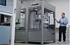 Die kleine Palettier-Zelle für die Pharmaproduktion mit den Maßen 150x130 cm wurde von Robotronic in Zusammenarbeit mit Mitsubishi Electric entwickelt.